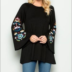 Black Floral-Accent Bell-Sleeve Tunic XL